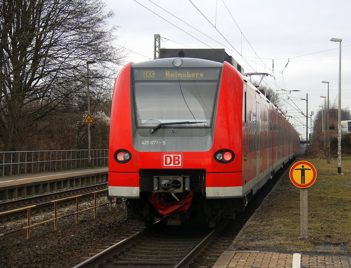 Ein Nachschuss von der Rhein Niers Bahn (RB33) aus Aachen-Hbf nach Heinsberg-Rheinland-Duisburg-Hbf und hilt in Kohlscheid und fährt in Richtung Herzogenrath,Mönchengladbach. Aufgenommen von Bahnsteig 1 in Kohlscheid. 
Bei Wolken am Kalten Nachmittag vom 1.2.2017.