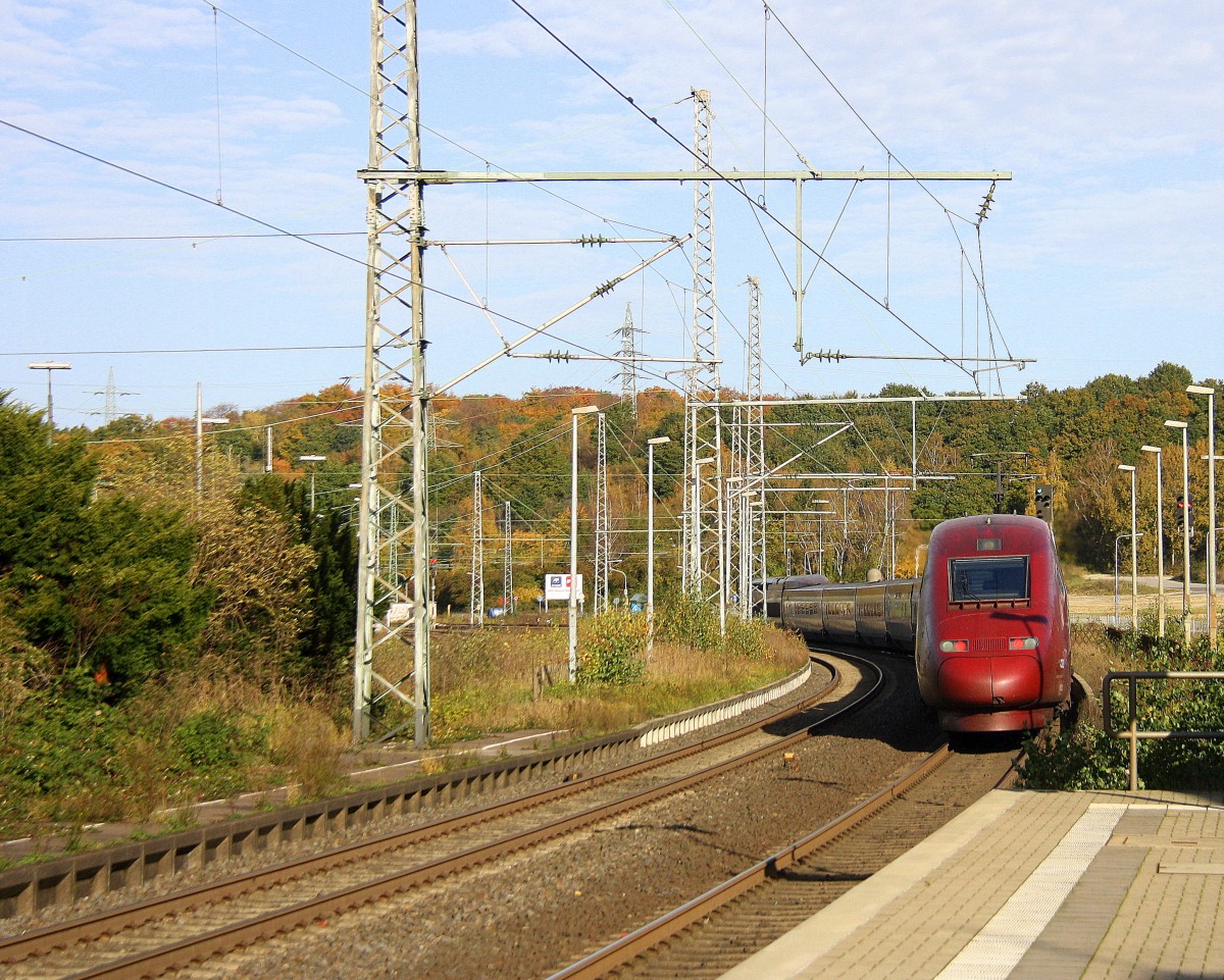 Ein Nachschuss vom Thalys aus Paris(F)-Köln-Hbf kommt durch Herzogenrath als Umleiter aus Richtung Aachen,Kohlscheid und fährt in Richtung Übach-Palenberg,Rheydt. Bei schönem Novemberwetter am Vormittag vom 1.11.2014.
