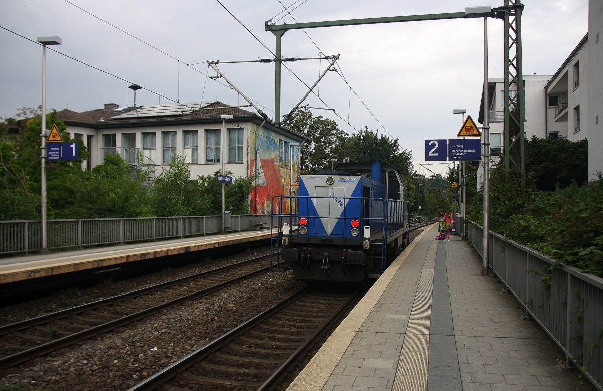 Ein Nachschuss von der V105 von der Rurtalbahn kommt als Lokzug aus Richtung Stolberg-Rheinland,Eilendorf,Aachen-Rothe Erde,Aachen-Hbf und fährt durch Aachen-Schanz in Richtung Aachen-West.
Bei Sonne und Regenwolken am Nachmittag vom 2.9.2015.  
