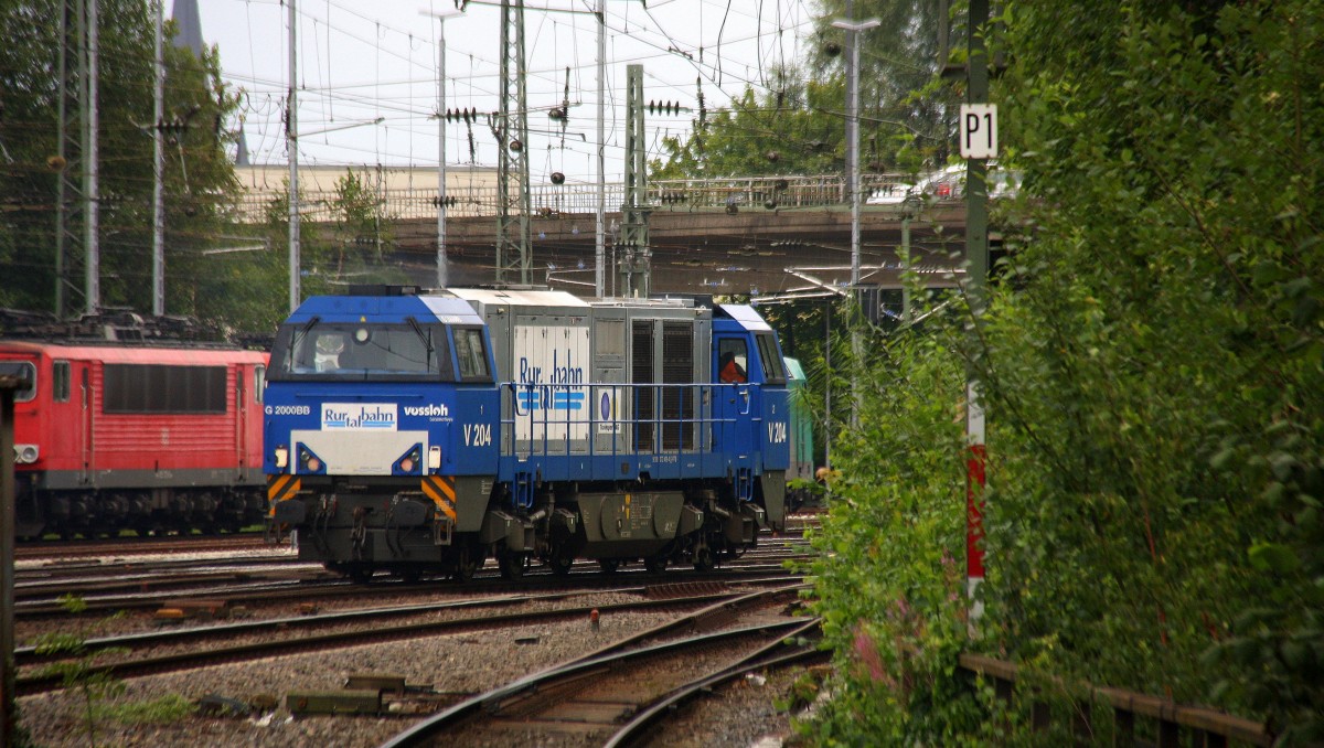 Ein Nachschuss von der V204 von der Rurtalbahn fährt als Lokzug von Aachen-West nach Düren und fährt in Richtung Aachen-Schanz-Aachen-Hbf. Aufgenommen vom Bahnsteig in Aachen-West bei Regenwolken am Nachmittag vom 4.8.2014. 