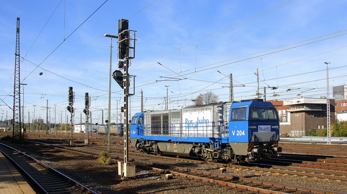 Ein Nachschuss von der V204 von der Rurtalbahn kommt als Lokzug aus Richtung Stolberg-Rheinland und fährt in Aachen-West ein. 
Aufgenommen vom Bahnsteig in Aachen-West bei schönem Herbstwetter am Nachmittag vom 18.10.2014. 