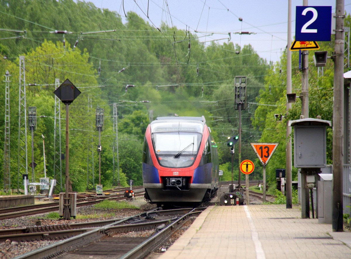 Ein Nachschuss von Zwei Euregiobahn (RB20) aus Heerlen(NL)-Langerwehe-Stolberg-Altstadt aus Richtung Herzogenrath und hilt in Kohlscheid und fährt in Richtung Richterich,Laurensberg,Aachen-West bei Sonne und Wolken am 7.5.2014.