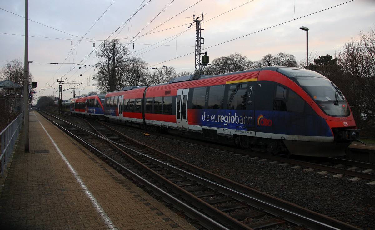 Ein Nachschuss von Zwei Euregiobahn (RB20) kommen aus Langerwehe-Stolberg-Altstadt nach Heerlen(NL) aus Richtung Aachen-West,Laurensberg,Richterich und hielten in Kohlscheid und fahren in Richtung Herzogenrath. 
Bei Wolken am Kalten Morgen vom 21.1.2015.