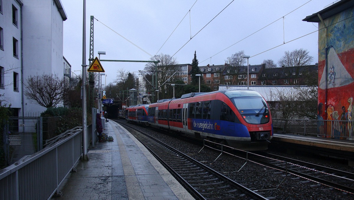 Ein Nachschuss von Zwei Euregiobahn (RB20) kommen aus Eschweiler-Sankt-Jöris nach Langerwehe-Stolberg-Altstadt und kommen aus Richtung Aachen-West und halten in Aachen-Schanz und fahren in Richtung Aachen-Hbf bei Schneeregenschauer am Kalten Nachmittag vom 29.1.2015.