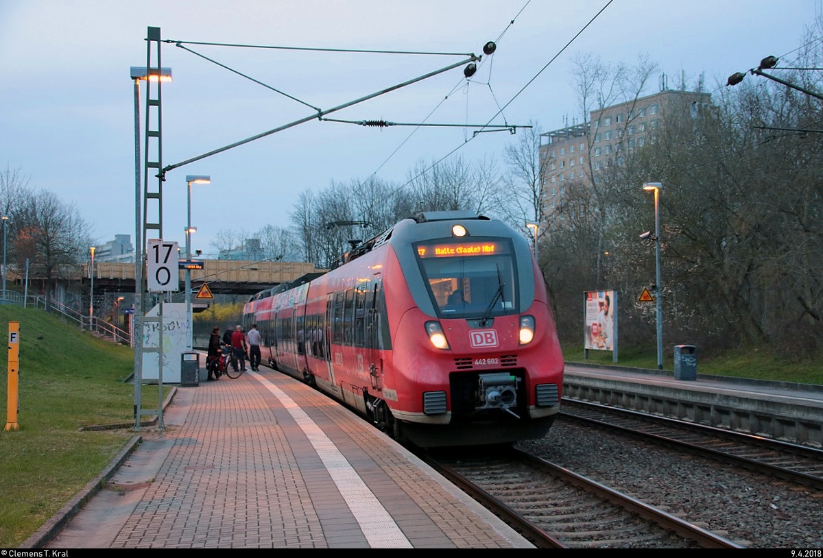 Ein  neues  Gesicht bei der S-Bahn Mitteldeutschland...
442 602 (Bombardier Talent 2) des Rhein-Sieg-Express (DB Regio NRW) als S 37763 (S7) von Halle-Nietleben nach Halle(Saale)Hbf Gl. 13a erreicht den Hp Halle Zscherbener Straße auf der Bahnstrecke Merseburg–Halle-Nietleben (KBS 588). [9.4.2018 | 19:54 Uhr]