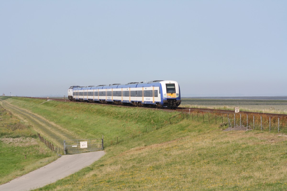 Ein NOB-Regionalzug nach Hamburg bei Klanxb�ll am 19.08.12.