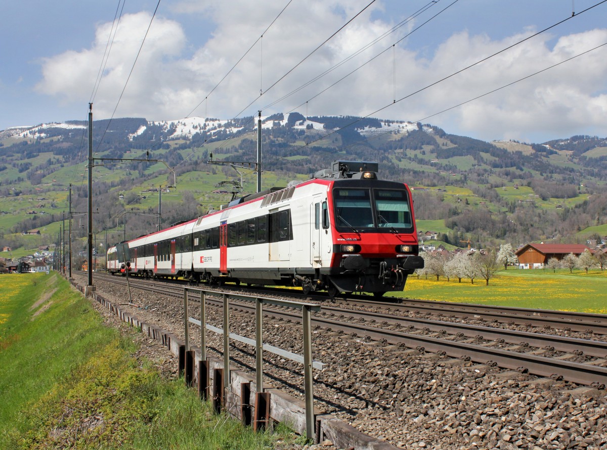 Ein NPZ als S3 nach Brunnen am 23.04.2012 unterwegs bei Schwyz.