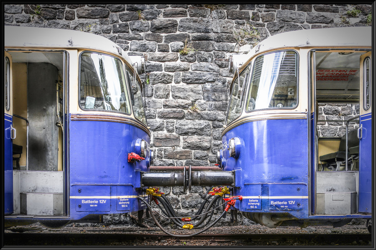 Ein oder zwei 5081 rattern über die Schienen der Erzbergbahn , je nach Fahrgastaufkommen flitzen sie dahin. 
Juni 2017