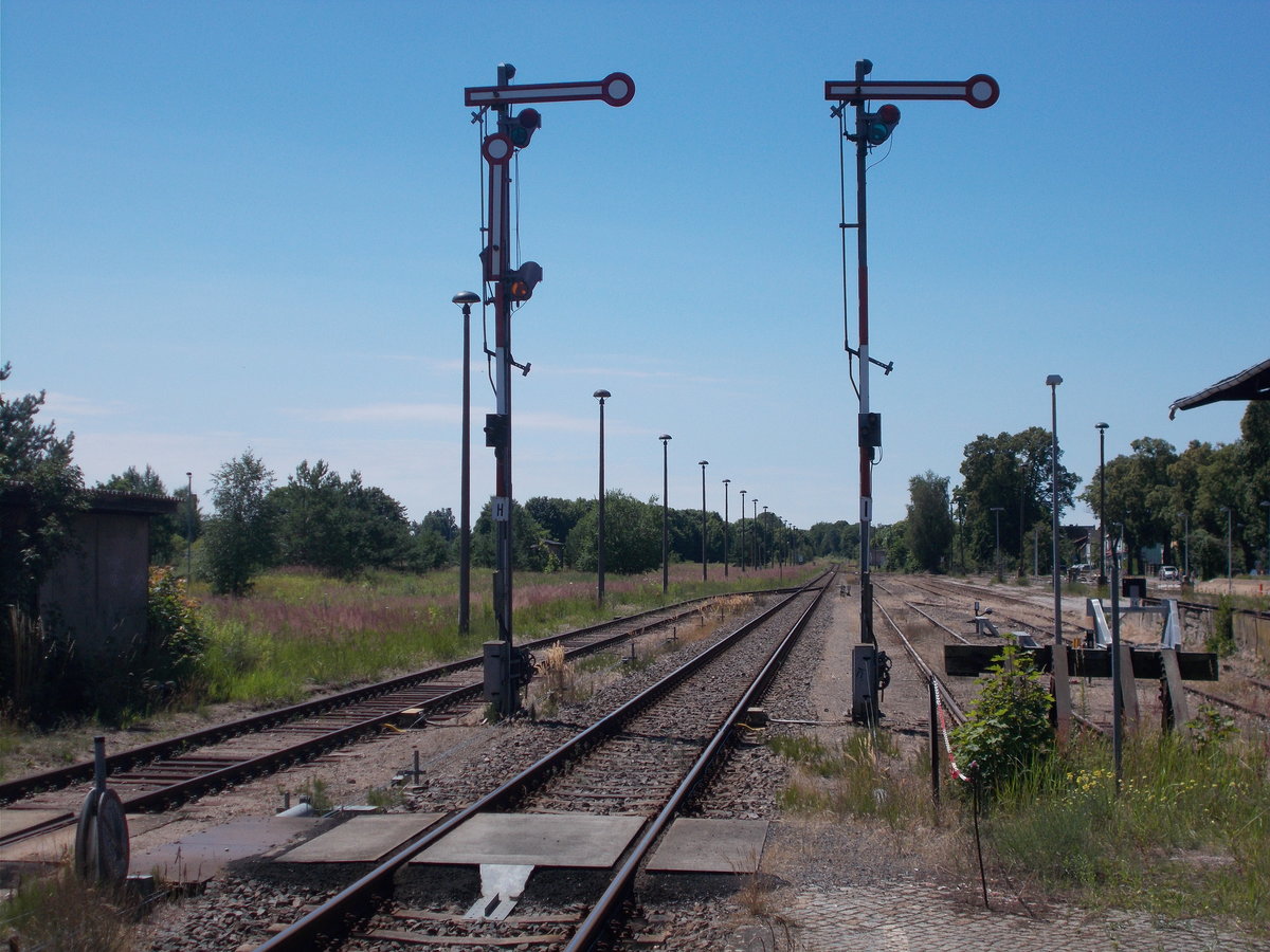 Ein-oder zweiflügig kann man aus Templin Richtung Zehdenick ausfahren.Aufnahme vom 09.Juli 2017.