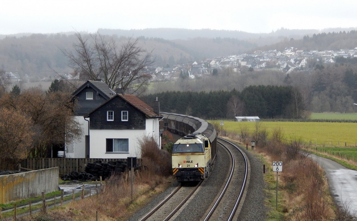 Ein paar Minuten nach dem die 01 150 die Strecke nach Bestwig hoch fuhr kam zu meinem Glück auch noch die WLE21 mit dem Spannplattenzug durch Arnsberg gefahren. 
Im Sauerland wird die WLE von den einheimischen Fotografen auch gerne Wirklich langsame Eisenbahn genannt. ;D

Arnsberg 20.02.2015