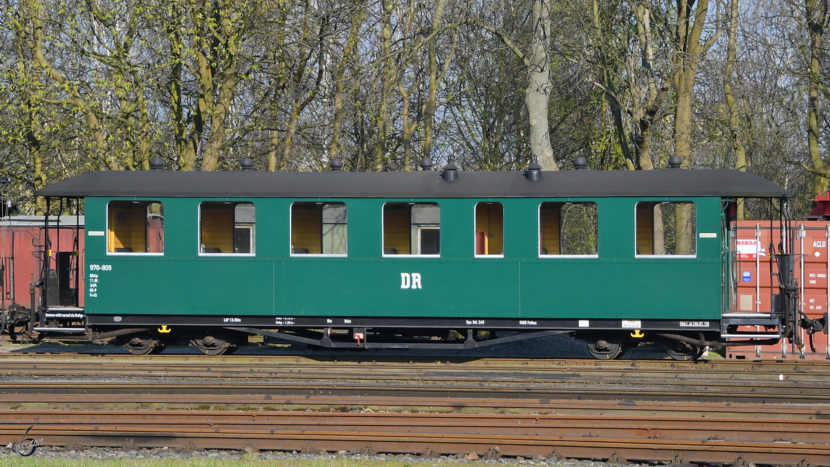 Ein Personenwagen vom Typ KB4ip in der Bemalung der Deutschen Reichsbahn. (Bahnhof Putbus, April 2019)