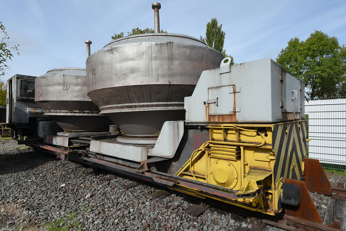 Ein Pfannenwagen zum Transport von flüssigem Rohstahl, entdeckt auf dem Museumsgelände der Henrichshütte. (Hattingen, September 2017)