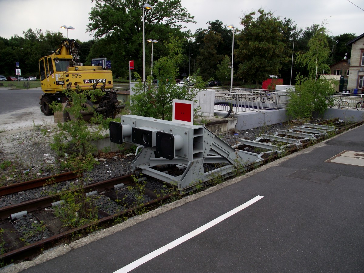 Ein Prellbock steht am 24.08.13 in Frankfurt am Main Stadion