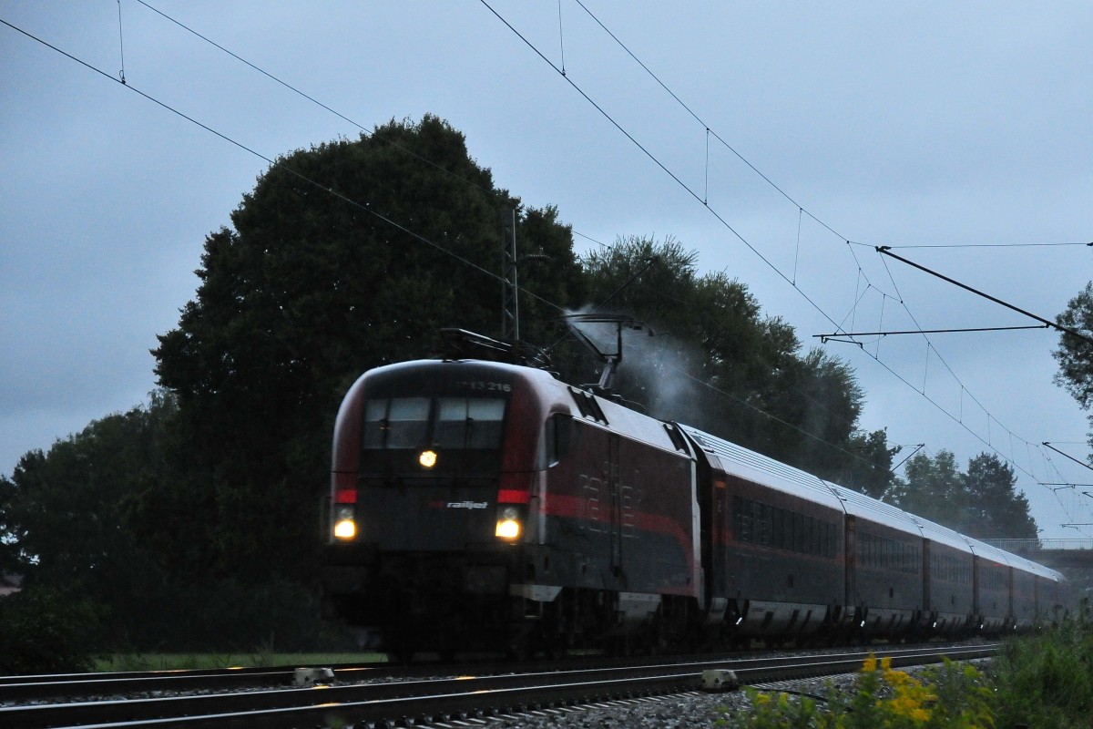 Ein Railjet der ÖBB bei Übersee im strömenden Regen am 31.08.14.