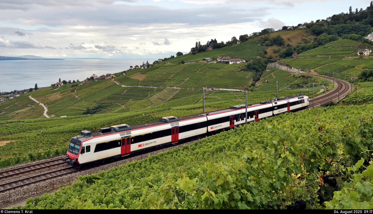 Ein RBDe 560  Domino  ist östlich von Grandvaux (CH) am Genfersee (Lac Léman) unterwegs.

🧰 Réseau Express Régional Vaudois (RER Vaud | SBB)
🚝 S4 Allaman (CH)–Palézieux (CH)
🚩 Bahnstrecke Lausanne–Bern (250)
🕓 4.8.2020 | 9:17 Uhr