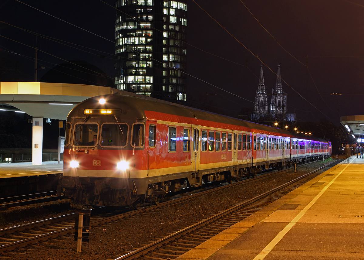 Ein RE1 Leerpark wartet auf die Einfahrt ins BW Köln Deutzerfeld in Köln Messe /Deutz am 12.02.2014