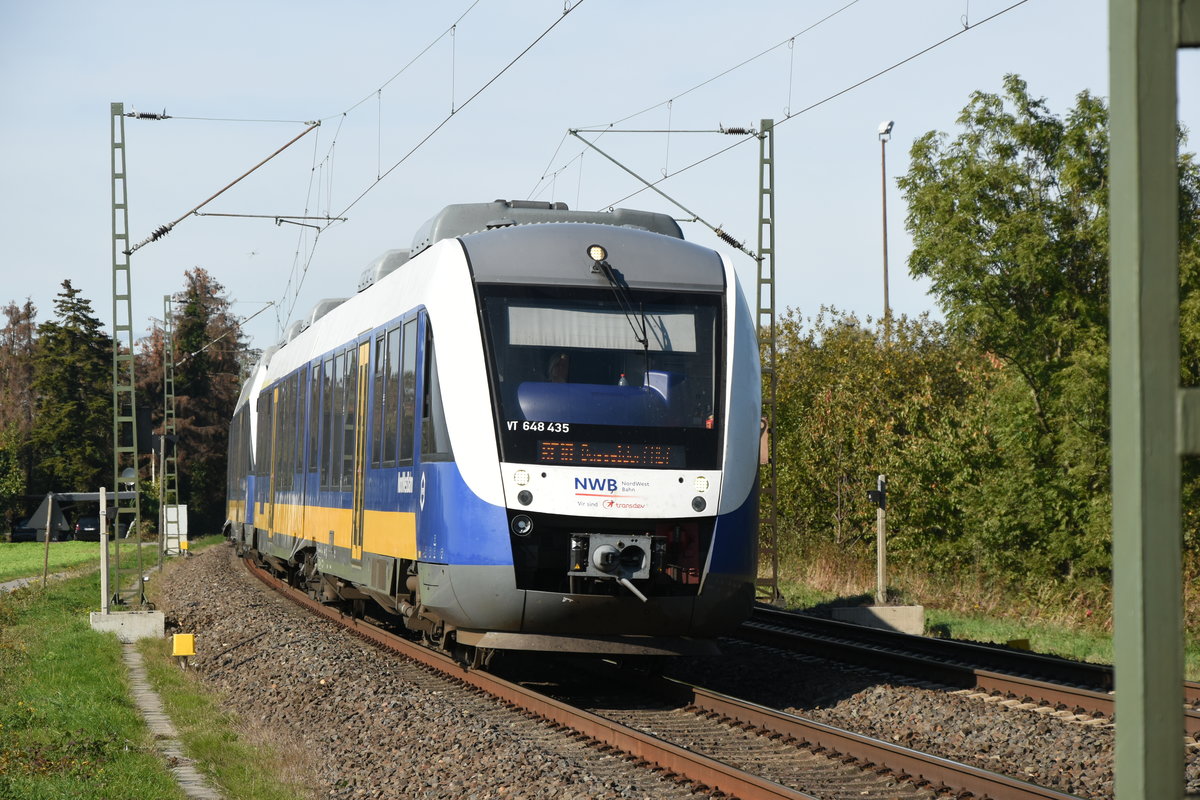 Ein RE10 aus Kleve kommend unweit der Anrufschranke in Kaarst Broicherseite nach Düsseldorf fahrend.