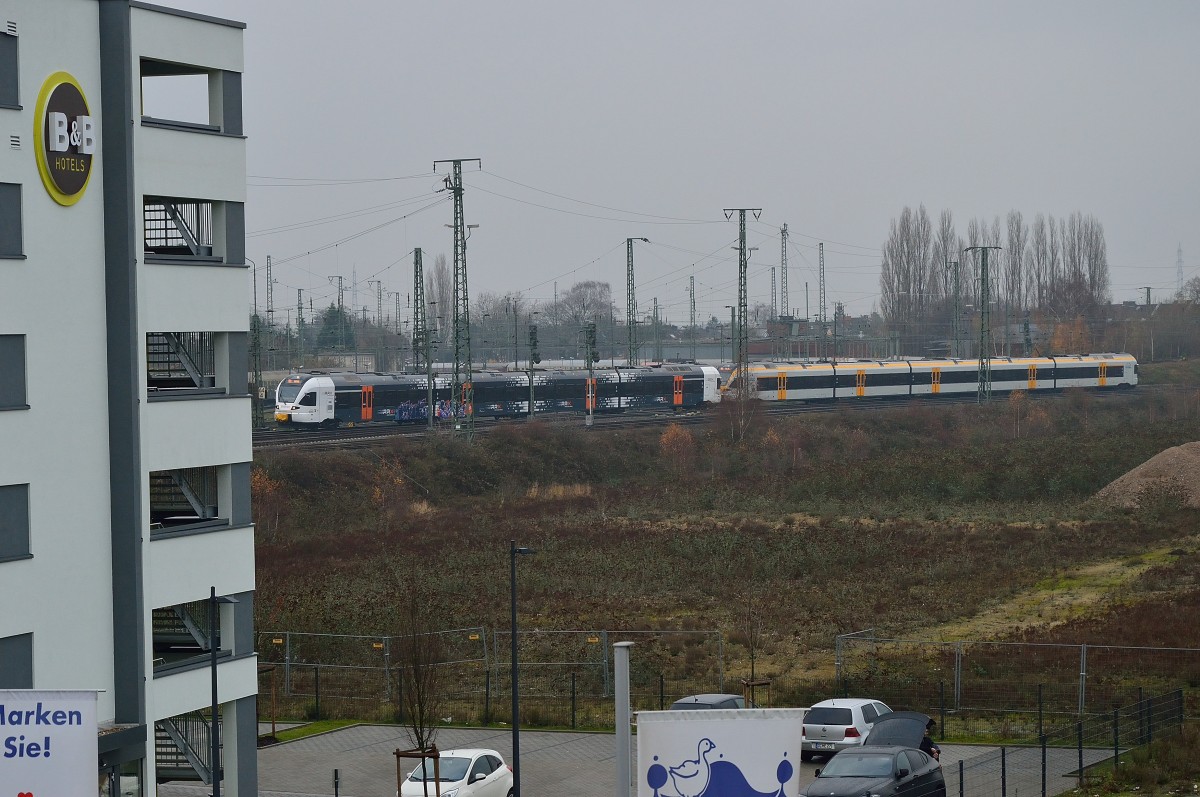 Ein RE13 Zug bestehend aus einem ET6.XX und 7.XX der Eurobahn bei der Einfahrt in den Hbf Mönchengladbach am Samstagmittag den 14.12.2013 bei sehr trüben Wetter. Der Zug ist auf dem Weg nach Venlo in den Niederlanden.