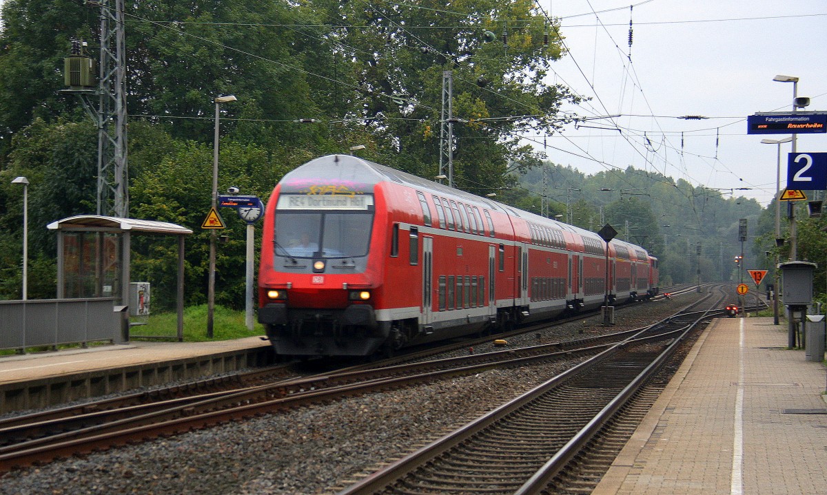 Ein RE4 von Aachen-Hbf-Lindern  und am Zugende ist die 111 101-2 DB  kommt aus Richtung Aachen-West,Laurensberg,Richterich, und fährt durch Kohlscheid und fährt in Richtung Herzogenrath.
Bei Wolken am Morgen vom 16.9.2014.

