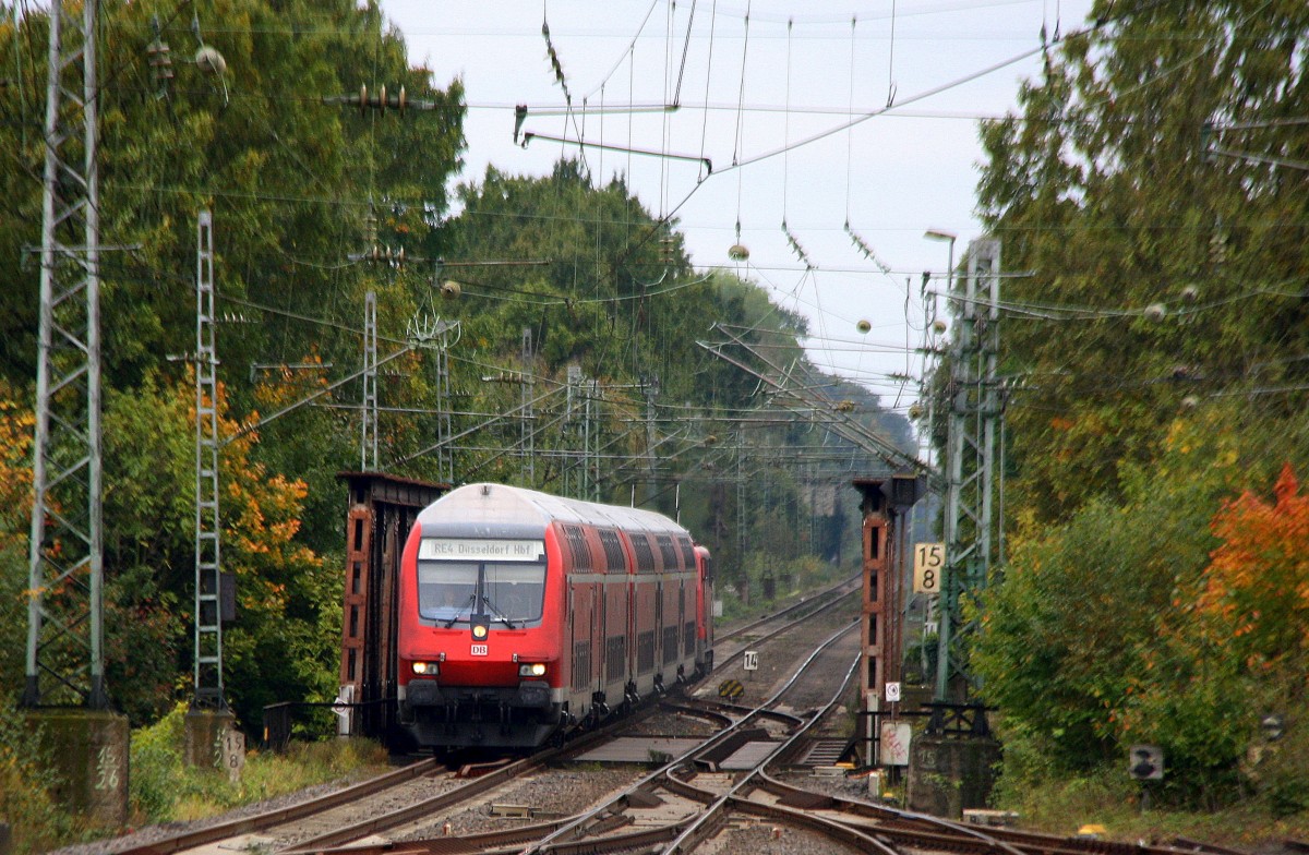 Ein RE4 kommt aus Aachen-Hbf-Düsseldorf-Hbf  und am Zugende ist die 111 009-7 DB  aus Richtung Aachen-Hbf,Aachen-Schanz,Aachen-West,Laurensberg,Richterich,Kohlscheid und hält in Herzogenrath und fährt in Richtung Hofstadt,Finkenrath,Rimburg,Übach-Palenberg,Zweibrüggen,Frelenberg,Geilenkirchen,Süggerrath,Lindern,Brachelen,Hückelhoven-Baal,Baal,Erkelenz,Herrath,Beckrath,Wickrath,Rheydt,Mönchengladbach.
Bei Regenwolken am 12.10.2014.