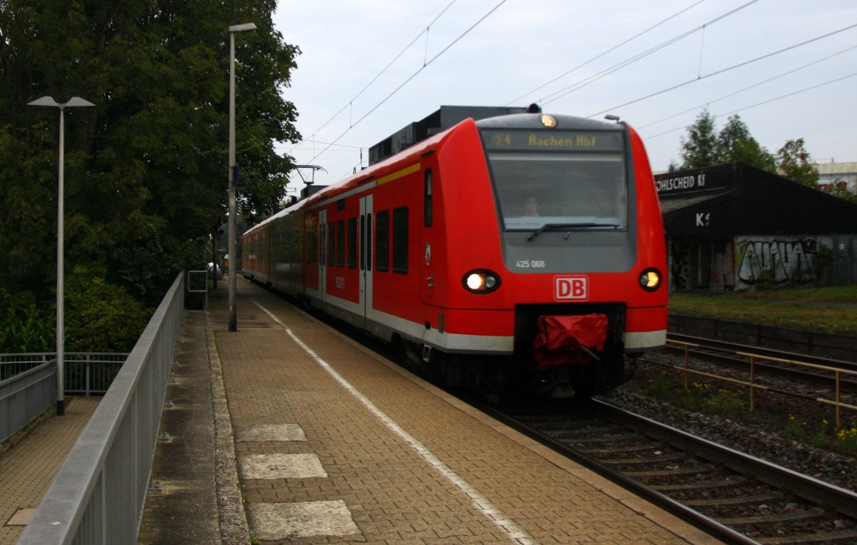 Ein RE4 von Lindern-Aachen-Hbf kommt die Kohlscheider-Rampe hoch aus Richtung Herzogenrath und fährt durch Kohlscheid in Richtung Richterich,Laurensberg,Aachen-West. 
Bei Wolken am Morgen vom 24.9.2014.