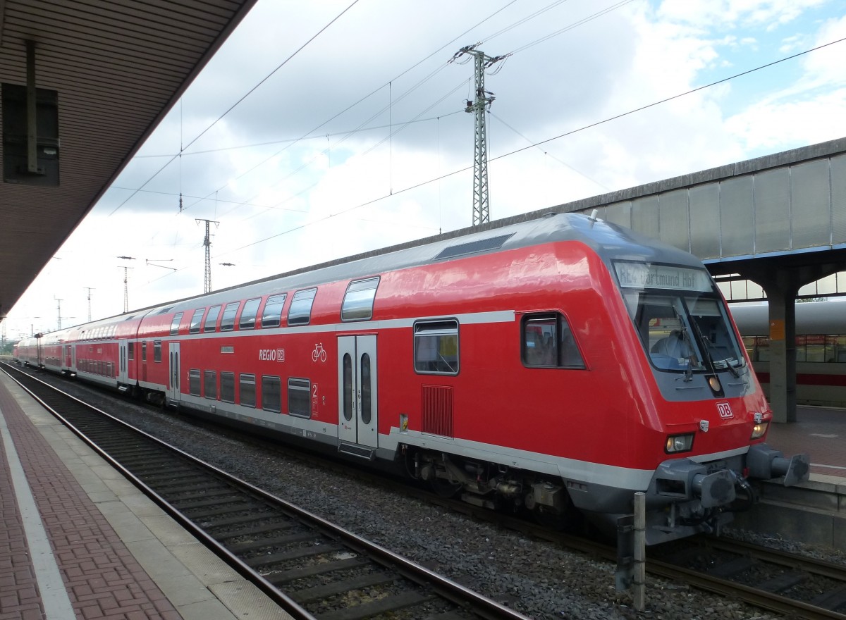Ein RE4 steht hier am 19.08.2013 im Dortmunder Hauptbahnhof.