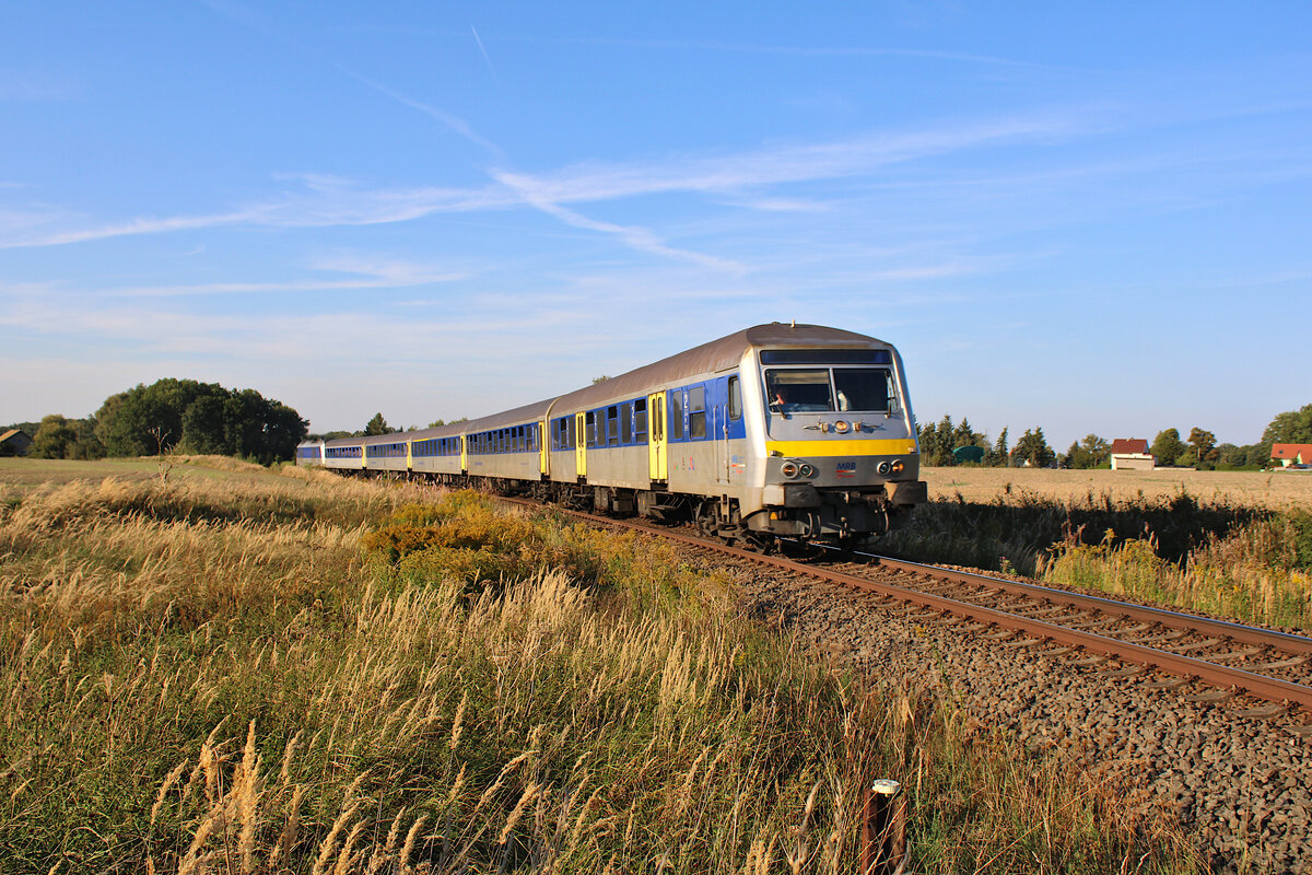 Ein RE6 der MRB hat hier auf seiner Fahrt von Leipzig Hbf nach Chemnitz Hbf soeben den Bahnhof Bad Lausick verlassen. (11.09.2023)