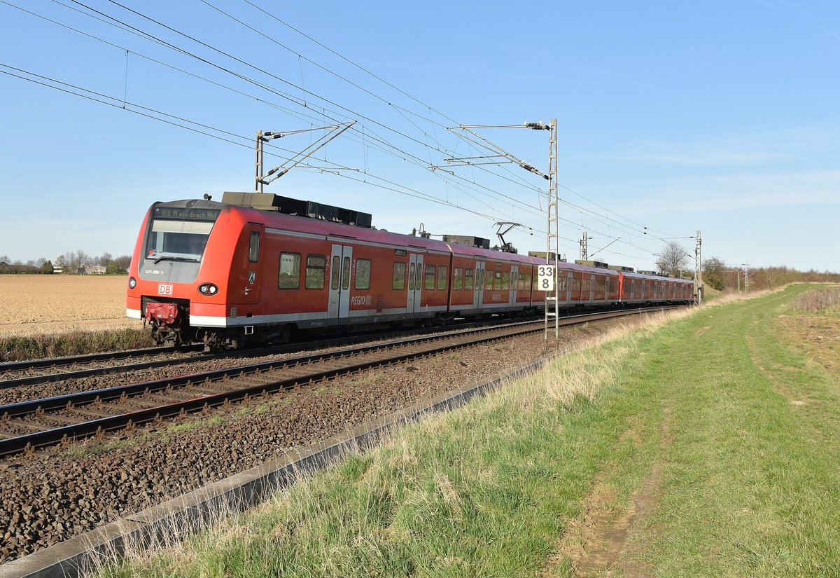 Ein RE8 nach Mönchengladbach vom 425 096 geführt kommt hier durch die Noithausener Kurve gefahren am heutigen Tag vor meine Linse.