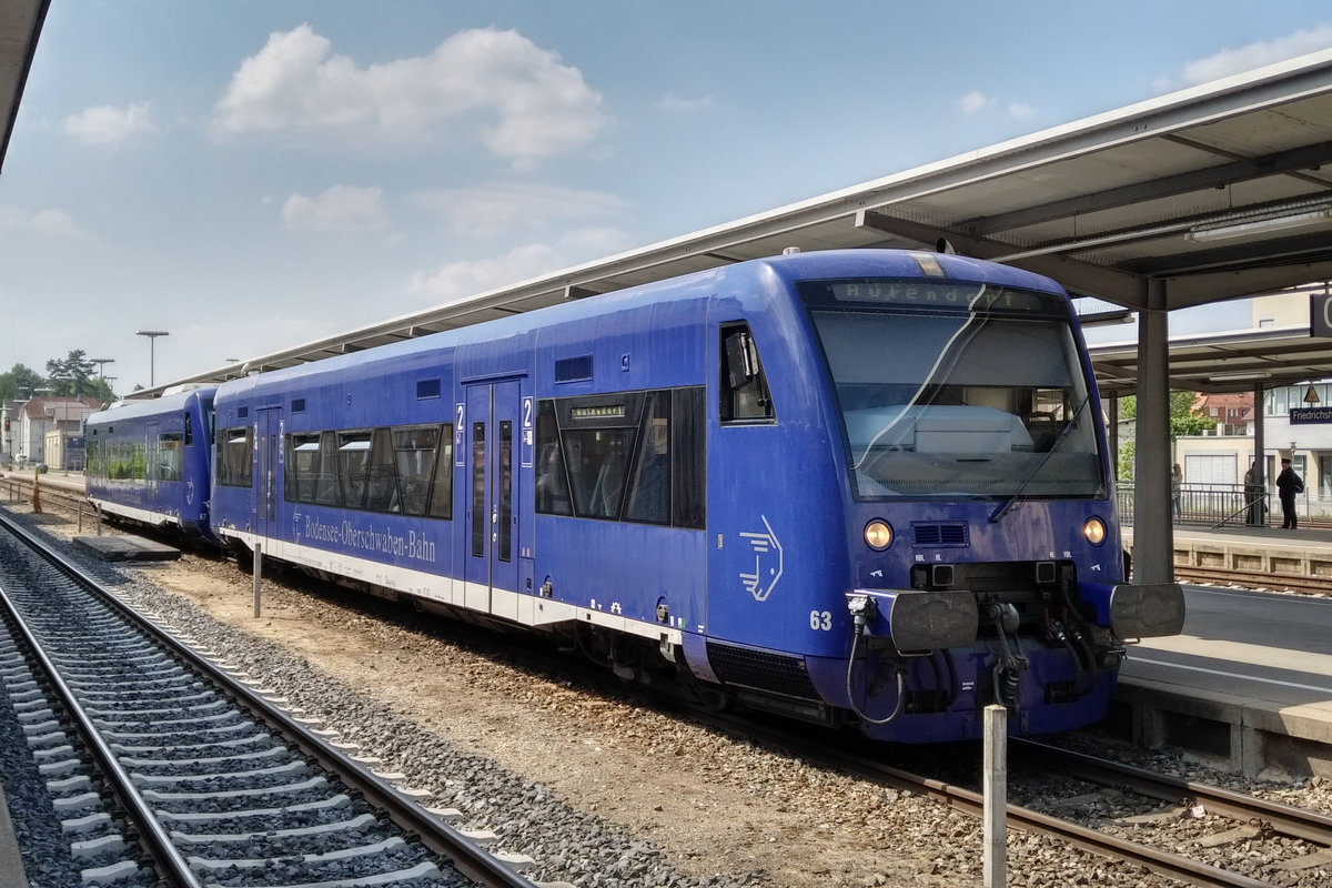 Ein Regio Shuttle der BOB aus Friedrichshafen-Hafen nach Aulendorf beim Zwischenhalt und Richtungswechsel in Friedrichshafen-Stadt am Nachmittag des 05.05.2018. 