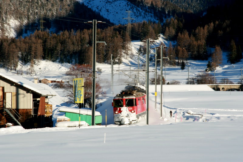 Ein Regionalzug nach Scoul kurz vor Zermez; 26.01.2014