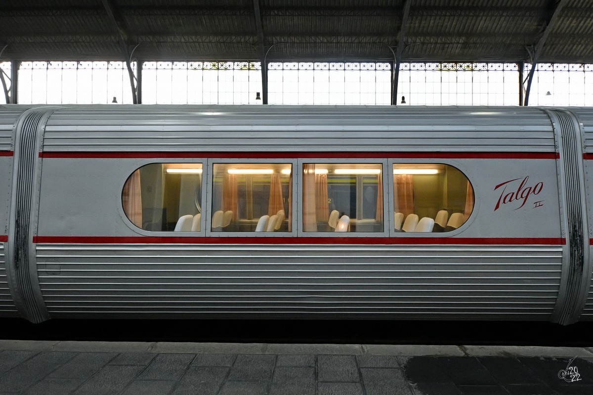 Ein Reisewagen einer Talgo-II-Garnitur. (Eisenbahnmuseum Madrid, November 2022)