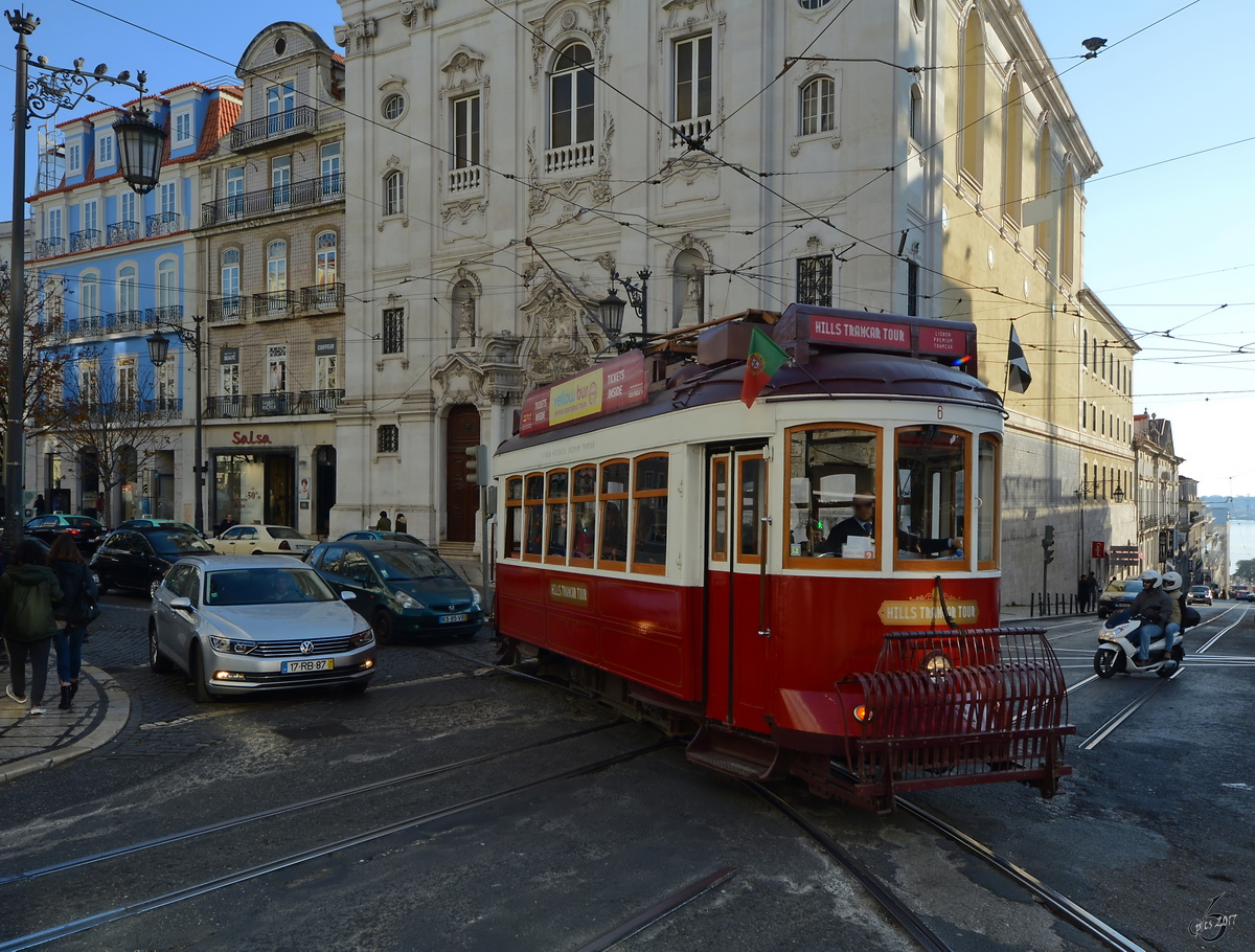 Ein Remodelado in der roten Variante für die touristische Bergtour durch Lissabon. (Januar 2017)