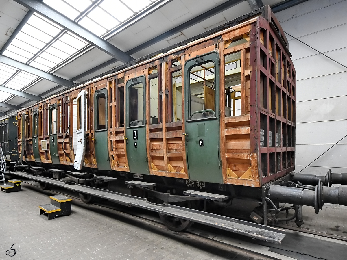 Ein im Restaurationsprozess befindlicher Abteilwagen war Anfang Juni 2019 im Eisenbahnmuseum Bochum zu sehen.