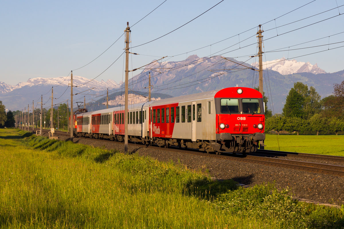 Ein REX auf der Fahrt nach Bregenz Hafen. Zwischen Hohenems und Dornbirn. 22.5.17
80-73-110-9