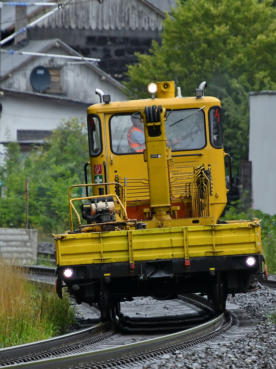 Ein Rottenkraftwagen von Sendogan Bahndienste, so gesehen Ende Juli 2020 in Ennepetal.