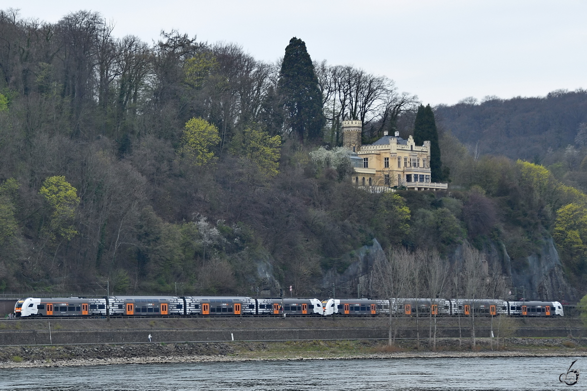 Ein RRX-Elektrotriebzugduo (462 023 + unbekannt) war Mitte April 2021 bei Remagen zu sehen.