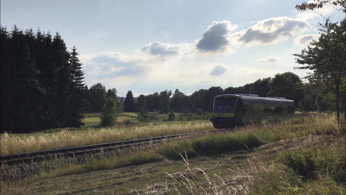 Ein RS1 von Agilis kurz nach verlassen von Bad Steben. Aufgenommen am 15.7.19