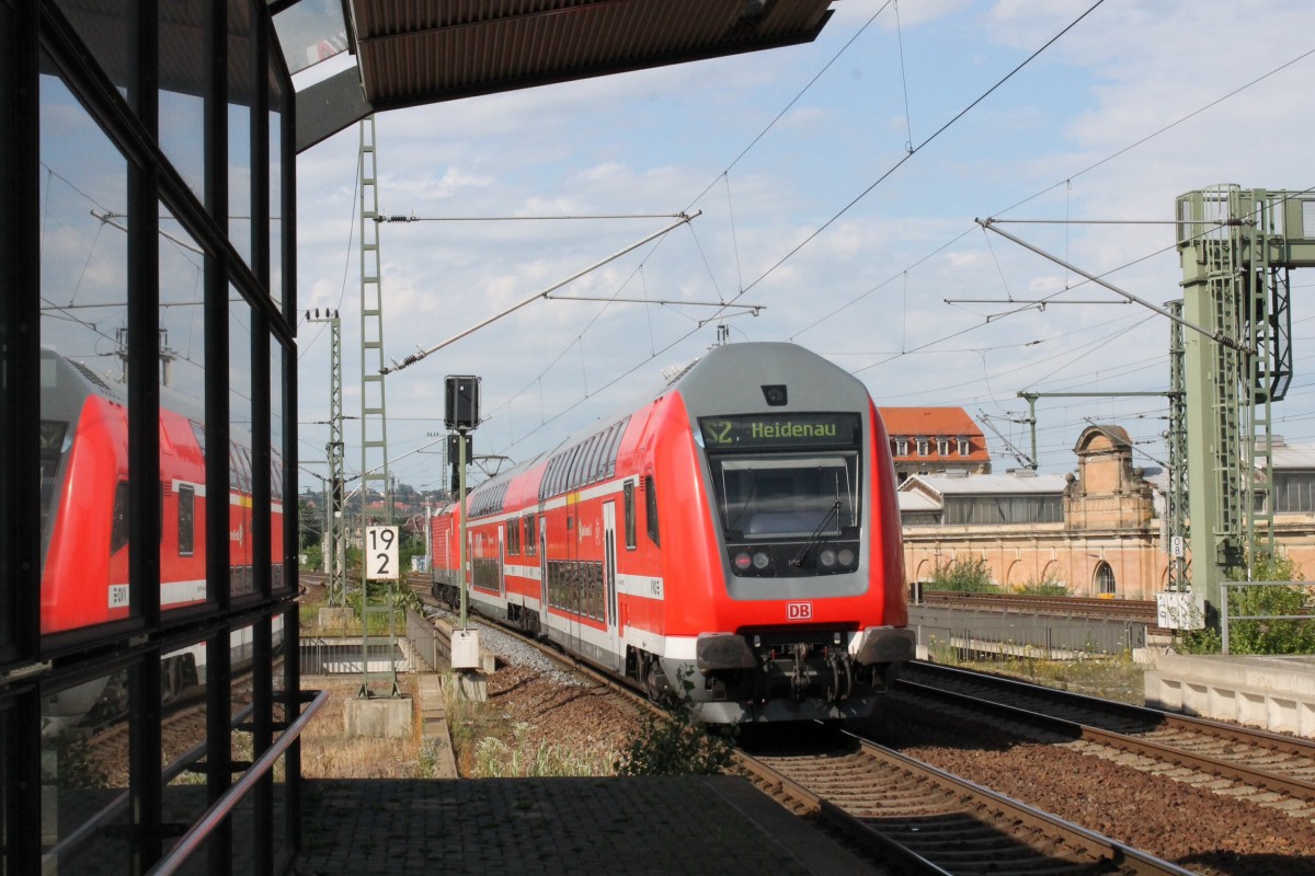 Ein S2 beim Ausfahrt von Bahnhof Dresden Mitte. (D: 7/7/2014) 