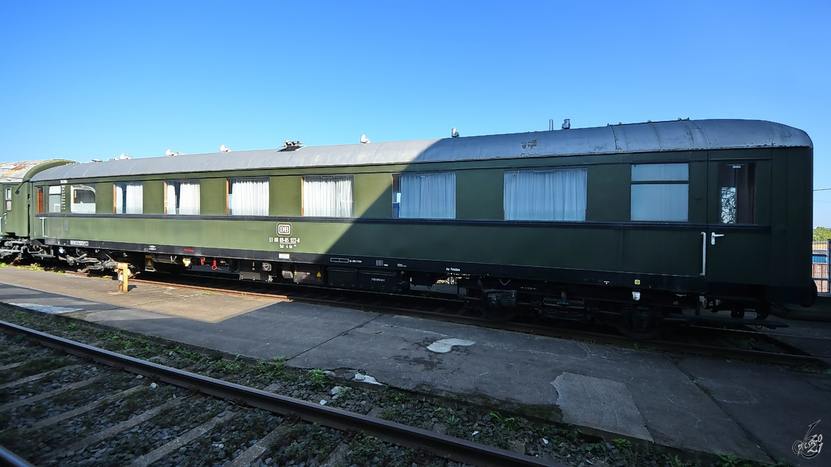Ein Salonwagen Sal 4 üe (51 80 89-85 922-8) ist Teil der Ausstellung im DB-Museum Nürnberg. (September 2021)