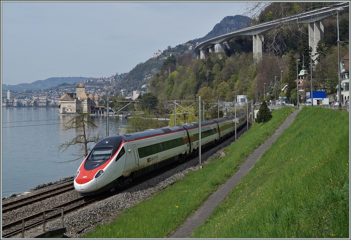 Ein SBB ETR 610 als EC 39 von Genève nach Milano beim Château de Chillon.
7. April 2014