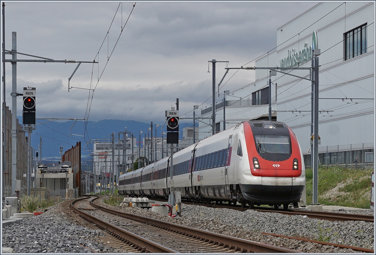 Ein SBB ICN RABe 500 ist als IC5 bei Prilly-Malley schon fast am Ziel seiner Fahrt von St. Gallen nach Lausanne.

17. Juli 2020