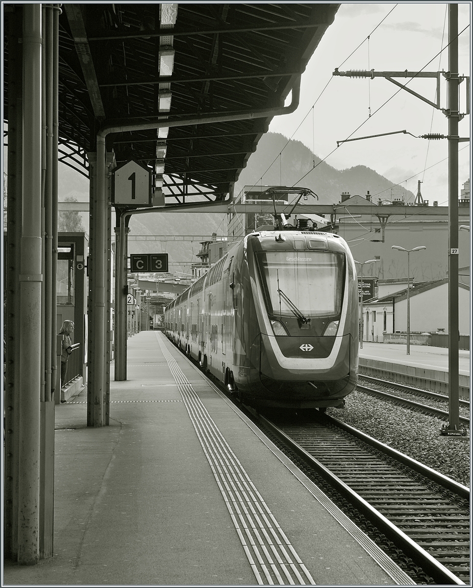 Ein SBB  Twindexx  IC RABDe 502 verlässt als Leerfahrt Monrtreux in Richtung Villeneuve. 

12. Okt. 2020