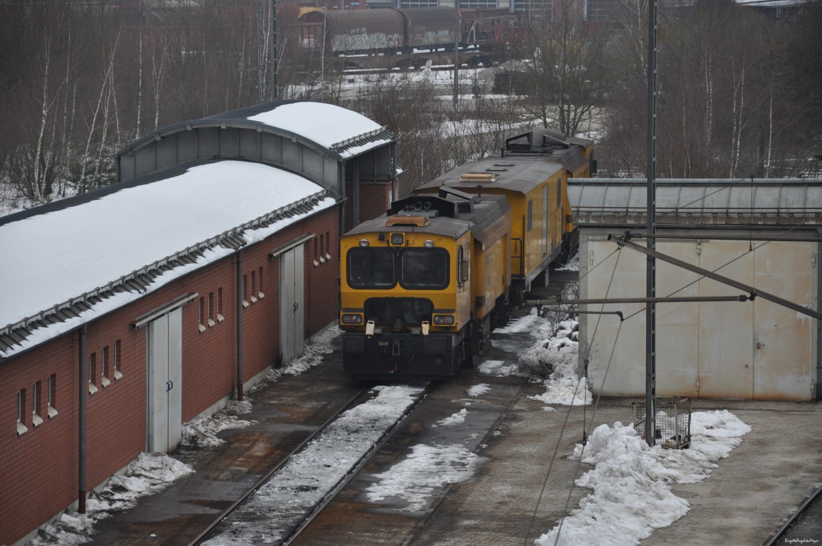 Ein Schienenschleifzug, RGH 20 C,  Fa. Voestalpine, am 15.02.2015 von einer öffentlichen Brücke im Rangierbahnhof München Nord aus.