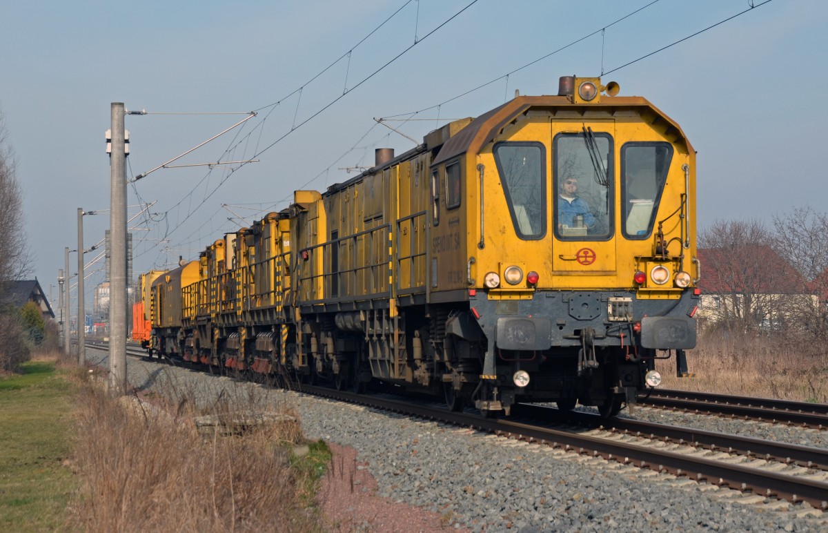 Ein Schienenschleifzug von SPENO rollte am 01.03.14 durch Greppin Richtung Bitterfeld.
