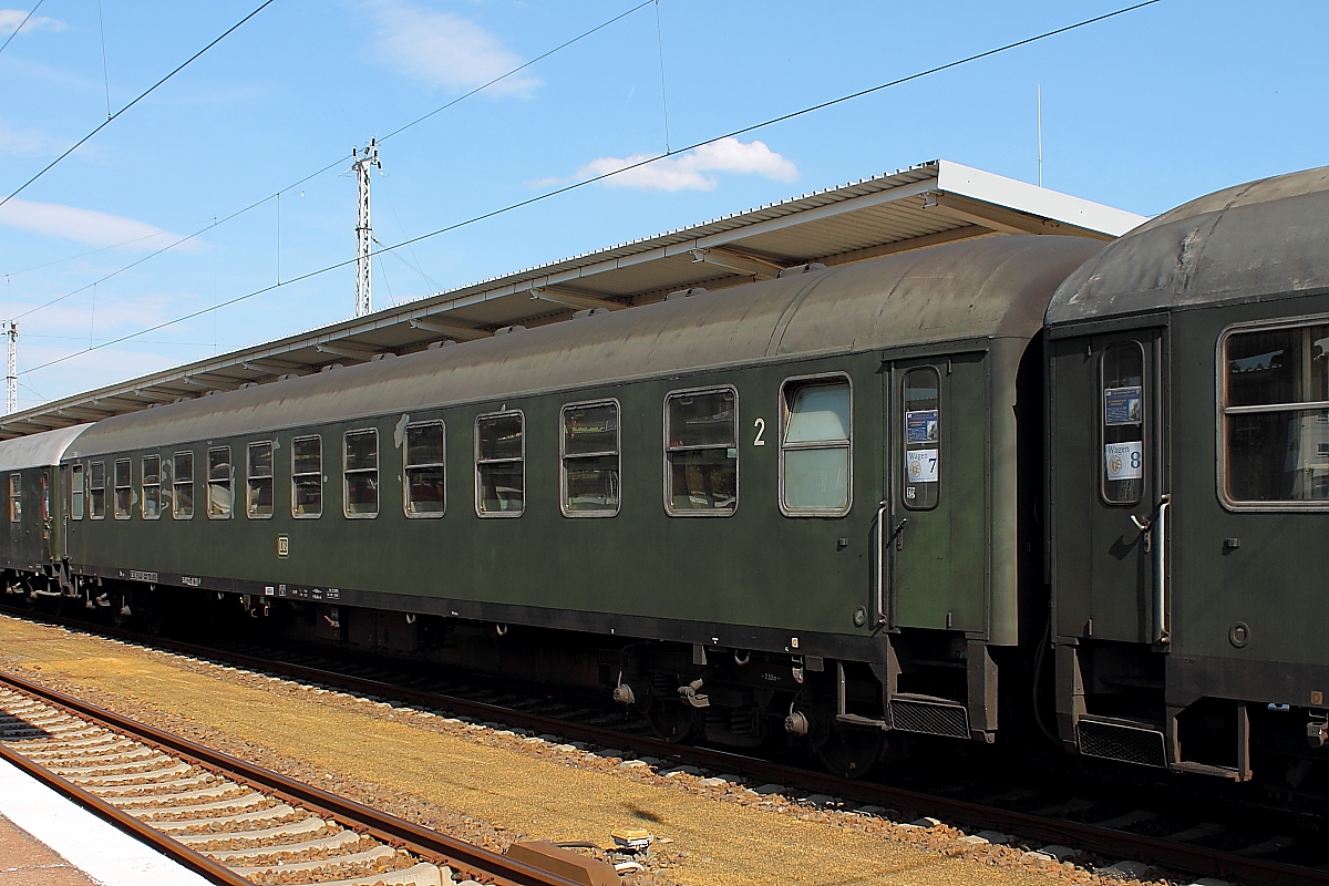 Ein Schnellzugwagen der Bauart Bm 238 (56 80 22-40 153-9 D-HDS), eingereiht als Wagen 7 bei der Dampfsonderfahrt durch Deutschland am 01.08.2015 in Berlin-Lichtenberg.