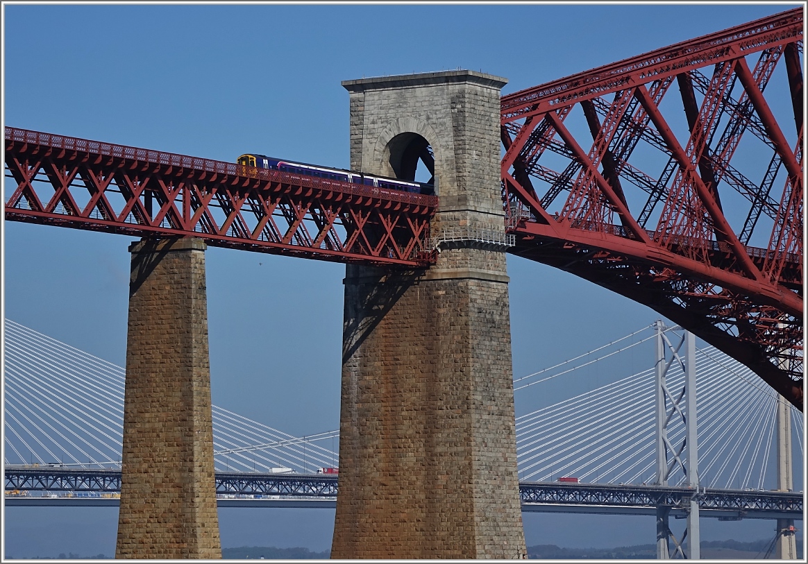 Ein ScotRail Dieseltriebwagen auf der Forth Bridge bei Dalmeny.
(03.05.2017)