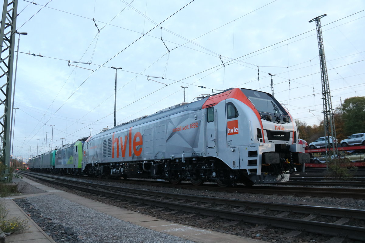 Ein sehr seltener Gast ließ sich am frühen Abend des 5.11.18 in Aachen-West blicken. Eine Eurodual der Firma Stadler, die in Deutschland unter der Baureihe 159 geführt wird.