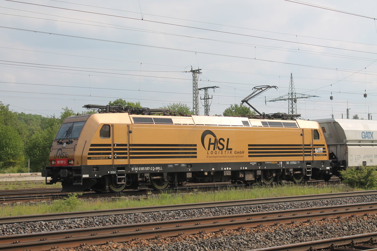 Ein seltener Gast auf der NSS: HSL  Goldstück  185 597 am 23.05.2019 beim Signalhalt in Eichenberg.