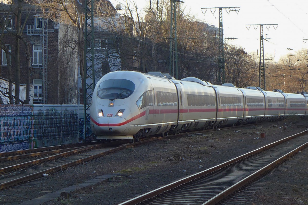 Ein seltener Gast auf der Strecke von Köln nach Bonn: Ein ICE der dritten Generation fährt als ICE 611 (Dortmund Hbf - München Hbf) durch den Bahnhof Köln Süd. (16.02.2016)