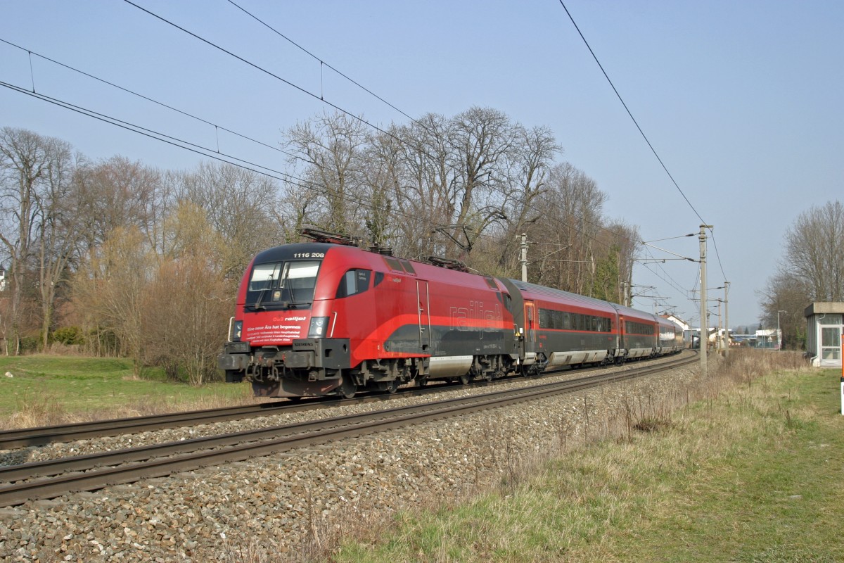 Ein seltener Gast auf der Südbahn. 1116.208  Vollbetrieb Wien-Hauptbahnhof  als RJ-657 vor Gloggnitz am 20.3.16
